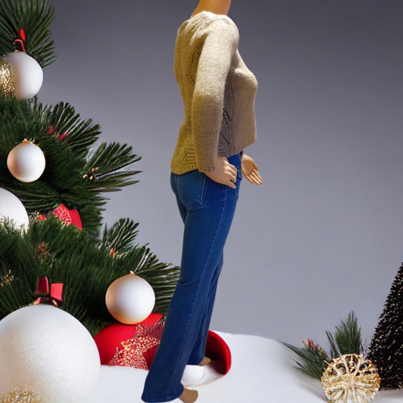 GUILTY Women's Tan Wool Knit Cropped Sweater - Picture 5 of 16